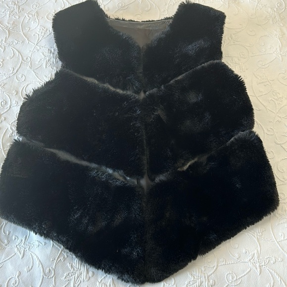 Jackets & Blazers - Black Faux Fur Women's‎ Vest with Faux Leather Inserts Wear in Collar See Pix